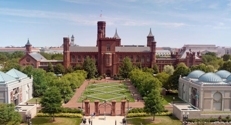 Smithsonian needs history, not ideology