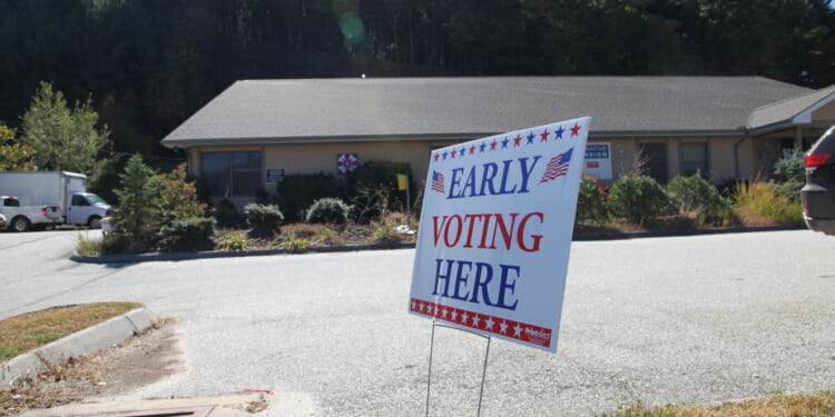 How do 2026 primary early voting sites compare to 2022?