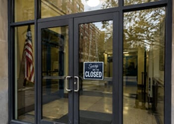 Milwaukee Public Schools, facing crises, should close 25 schools, report warns