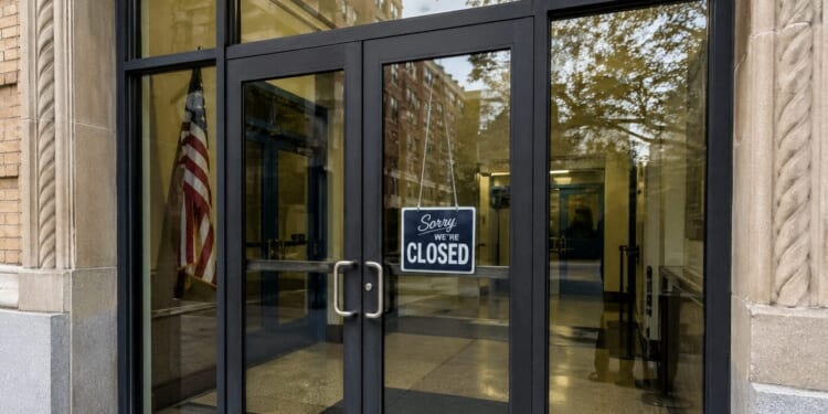 Milwaukee Public Schools, facing crises, should close 25 schools, report warns