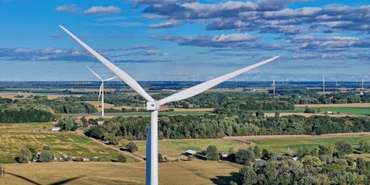 Price hikes tied to wind and solar – Mackinac Center