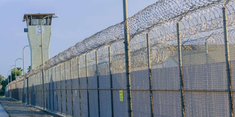It’s Time For Feds To Give Non-Violent Offenders A Second Chance